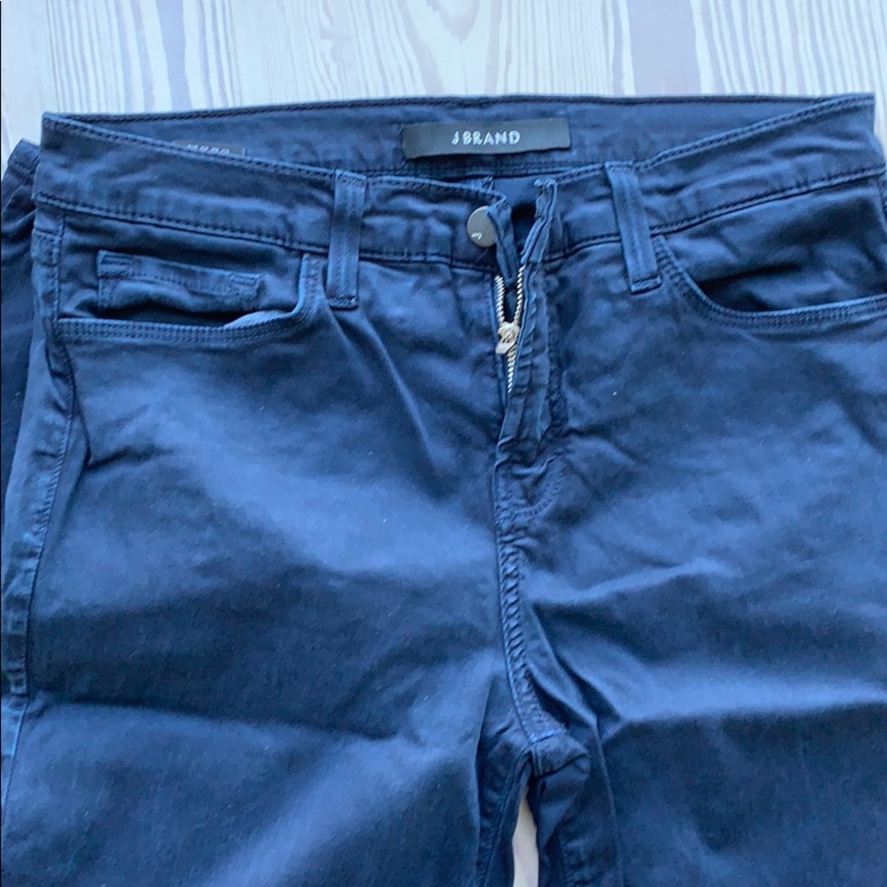 J Brand  mid rise rail in carbon blue skinny jean